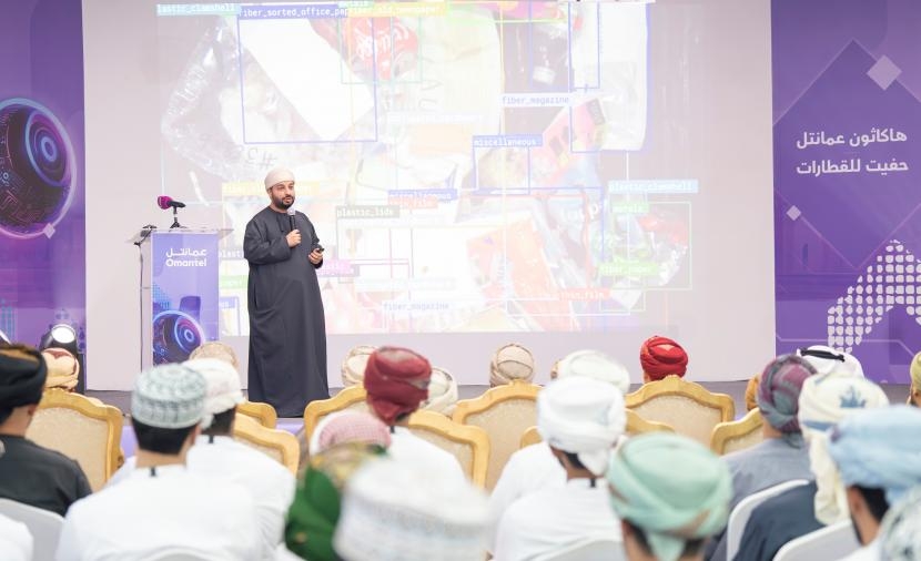 استعراض الحلول التقنية المبتكرة بفعاليات "هاكاثون عمانتل-حفيت للقطارات"