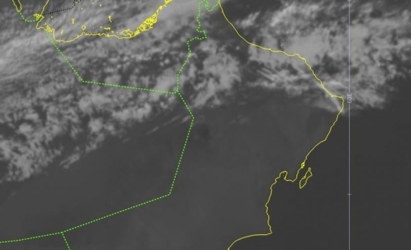 أمطار على مسندم .. وفرص لنزول الغيث على سواحل بحر عمان