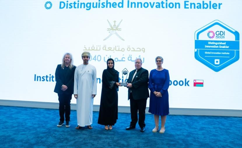 تتويج "وحدة متابعة رؤية عُمان 2040" بجائزة عالمية