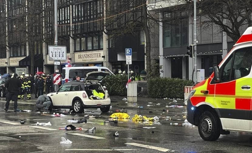 عشية "ميونخ للأمن".. عشرات المصابين في حادث دهس بألمانيا (فيديو)