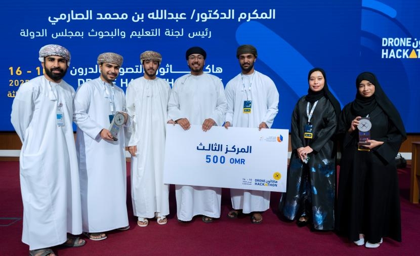 تكريم الفائزين بختام هاكاثون التصوير بالدرون في "جامعة التقنية" بعبري