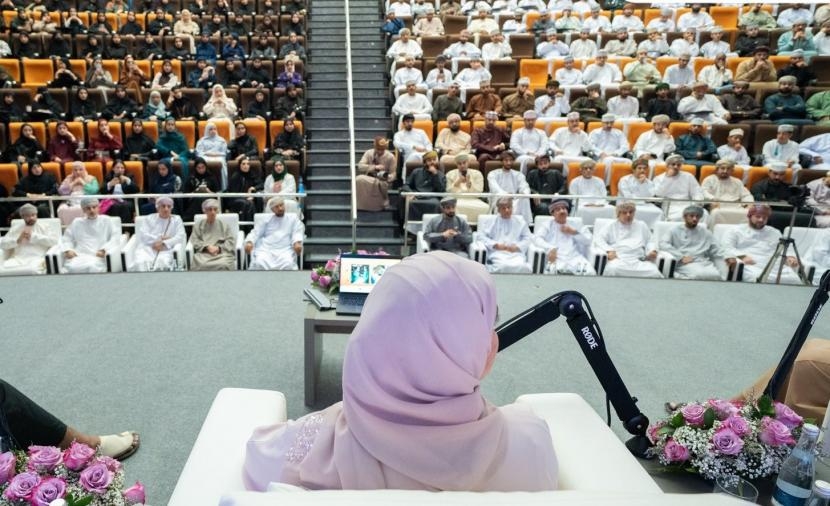 استعراض التجارب الناجحة في ختام "ملهمون" بجامعة صحار