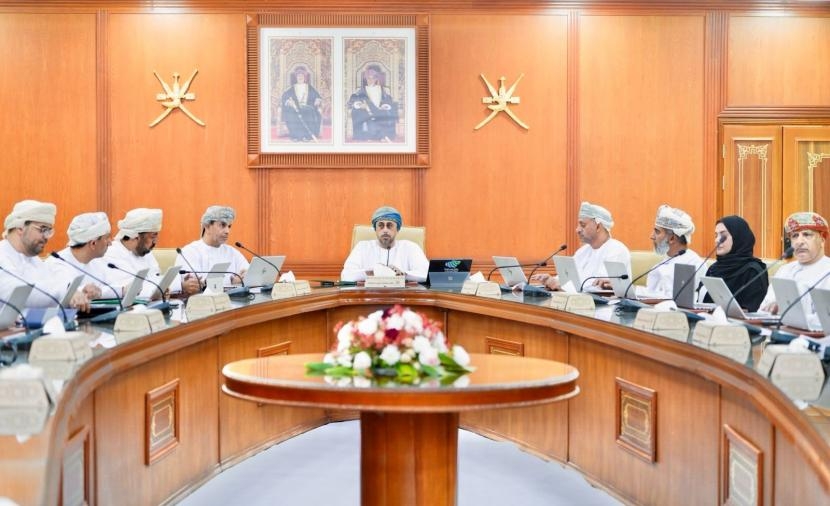 مناقشة الموقف التنفيذي لـ"رمال بارك" وتكريم طالبات مدرسة الأمل بجنوب الباطنة