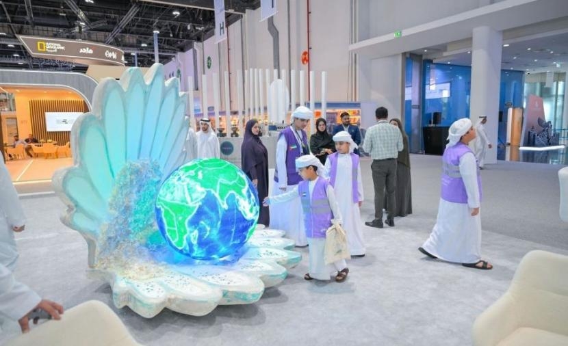 إصدارات و فعاليات 'تريندز' تستقطب زوار معرض أبوظبي للكتاب 2025