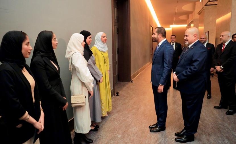 بالصور.. السيد ذي يزن يستمع إلى تجارب وطموحات مجموعة من الطلبة العُمانيين المُبتعثين إلى اليابان