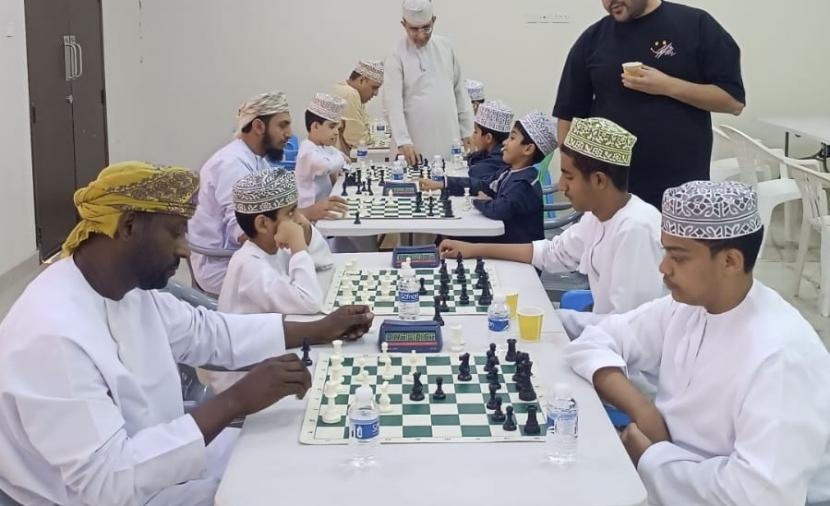 ورشة تدريبية في لعبة الشطرنج بنادي نخل