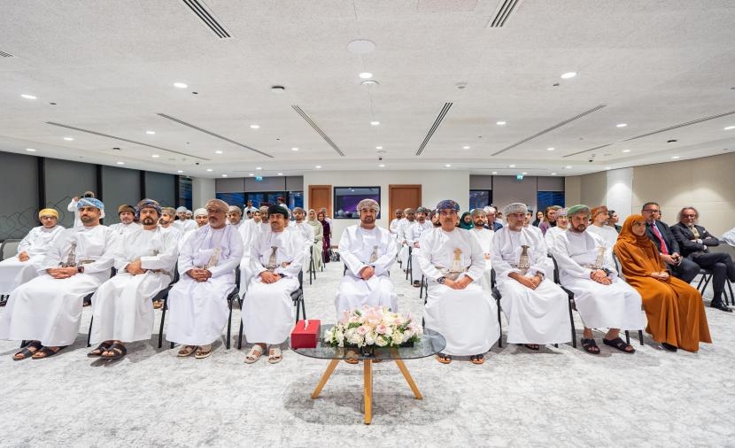 وزير الديوان يرعى حفل تخريج 35 من القيادات التنفيذية في "البرنامج الوطني للرؤساء التنفيذيين"