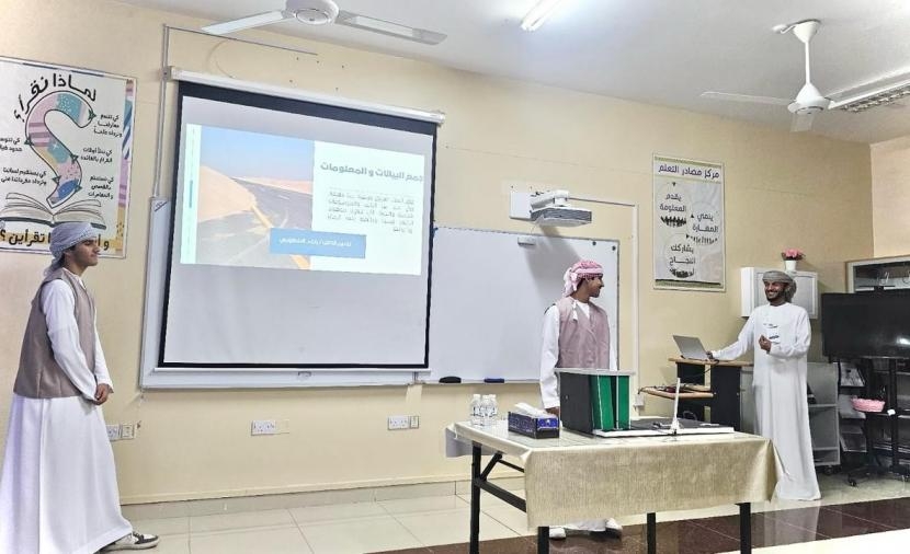 "التربية" تتابع مشروع كتاب "من أجل الوطن" في "تعليمية البريمي"