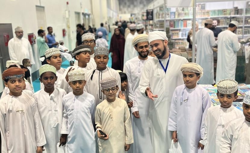 زوار معرض مسقط الدولي للكتاب: الإصدارات العُمانية تعكس ثراء المشهد الثقافي المحلي