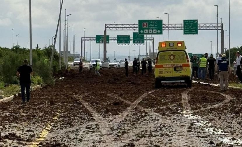 بالفيديو..  الصاروخ تجاوز 4 طبقات من منظومات الدفاع الجوي.. 8 إصابات بين الإسرائيليين وتعليق شامل لحركة الطيران