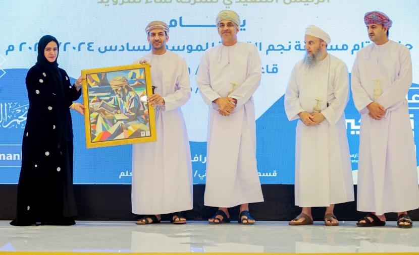تكريم المجيدين في ختام مسابقة "نجم القراءة" بشمال الباطنة