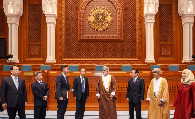 الخليلي يستقبل نائب رئيس اللجنة الدائمة للمجلس الوطني الصيني