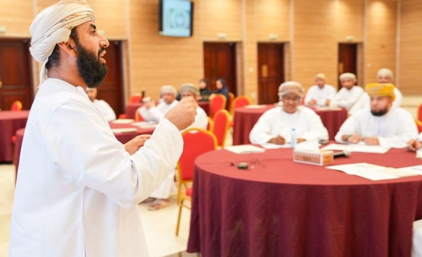 برنامج تدريبي في الرستاق حول "لجان التوفيق والمصالحة"