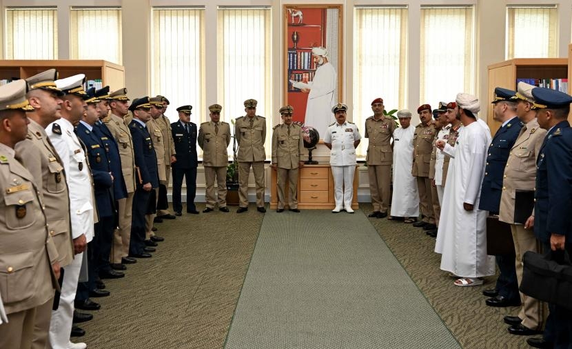 آمر كلية الدفاع الوطني يبحث التعاون مع الجزائر