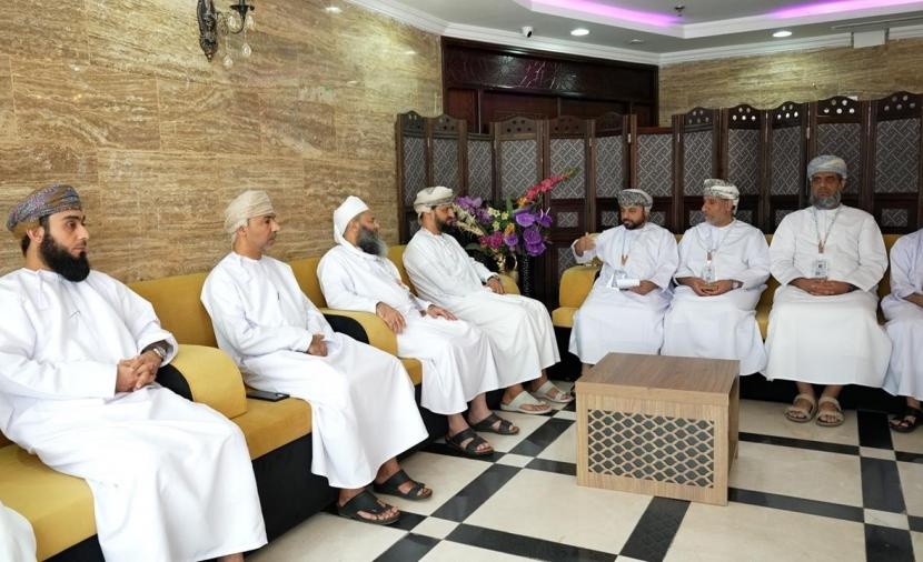 مناقشة التنسيق والتعاون المشترك بين بعثتي الحج العُمانية و"العسكرية"