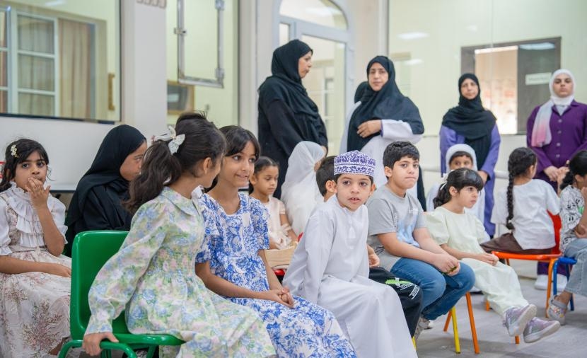 والي شناص يتابع أنشطة "صيفنا.. ريادة وإبداع" في "جامعة التقنية"