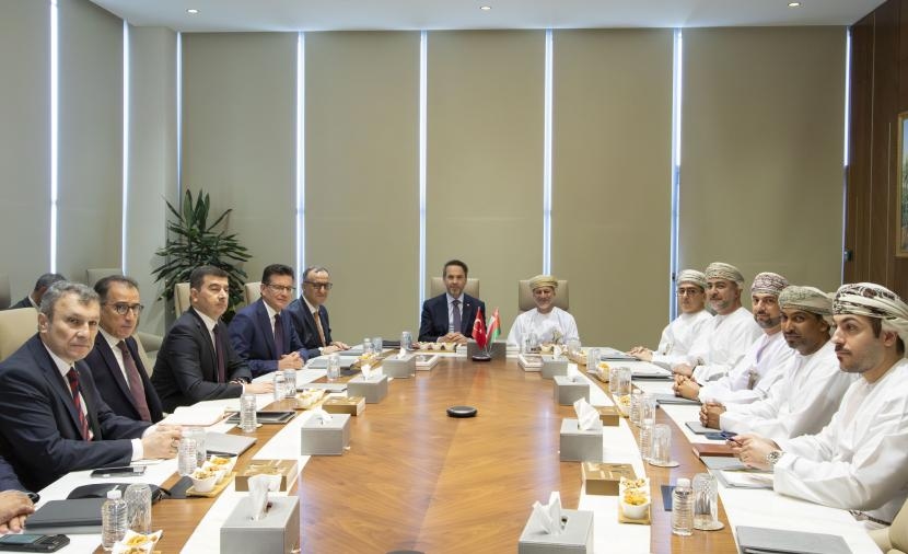 المرشدي يبحث تفعيل الاستثمارات المشتركة مع وزير "الطاقة" التركي