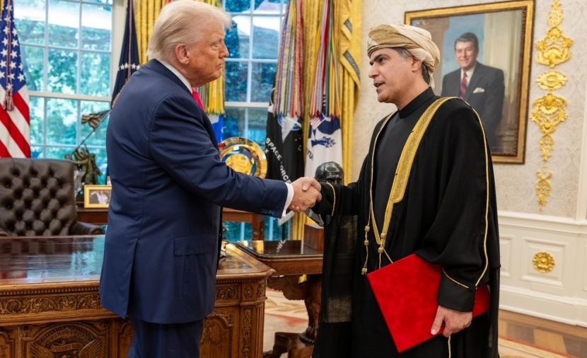 الرئيس الأمريكي يتسلّم أوراق اعتماد سفير السلطنة