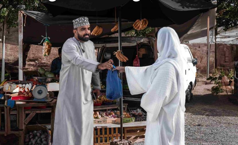 البنك الوطني العُماني يقدم حلول دفع متكاملة لأصحاب الأعمال التجارية