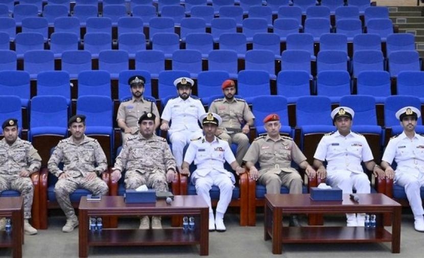وفدٌ عسكري سعودي يتعرف على دور مركز الأمن البحري