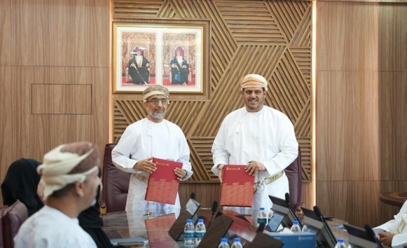 محافظ جنوب الشرقية يوقع اتفاقية مع "أوميفكو" لدعم صندوق الإغاثة