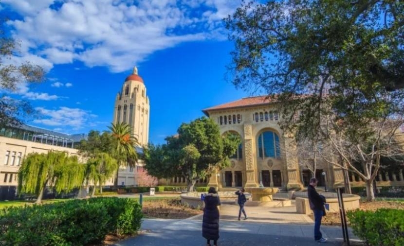 جامعة ستانفورد الأمريكية تسرح أكثر من 360 موظفا