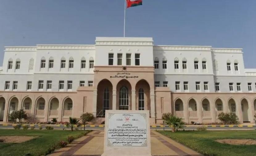 حكمان قضائيان ضد مؤسستين تجاريتين بشمال الباطنة