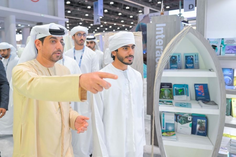 جناح 'تريندز' يستقطب الزوار بتقنيات تفاعلية وإصدارات نوعية