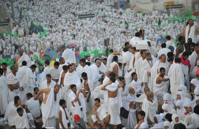 الحجاج يودعون "عرفات" متوجهين إلى مشعر مزدلفة