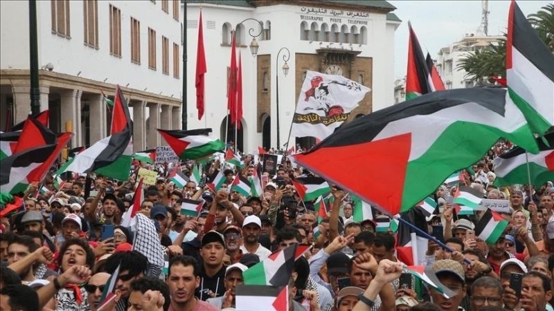 مغاربة يتظاهرون رفضا لمخطط تهجير الفلسطينيين من غزة