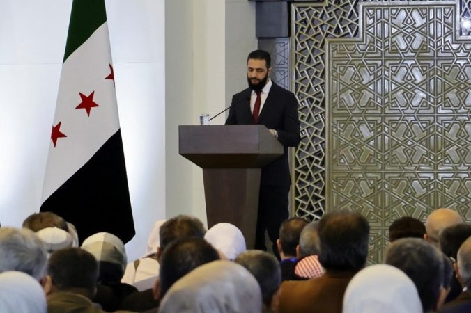 الشرع يشدد على وحدة سوريا و"احتكار" السلاح بيد الدولة في افتتاح مؤتمر الحوار الوطني