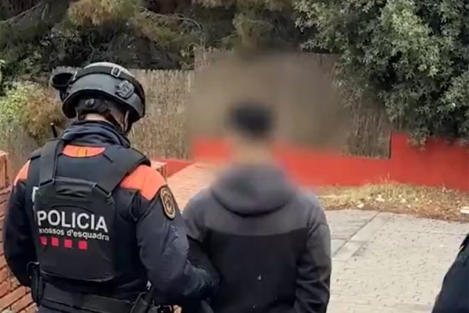 تفكيك شبكة سرقة السيارات في إسبانيا وتهريبها إلى المغرب