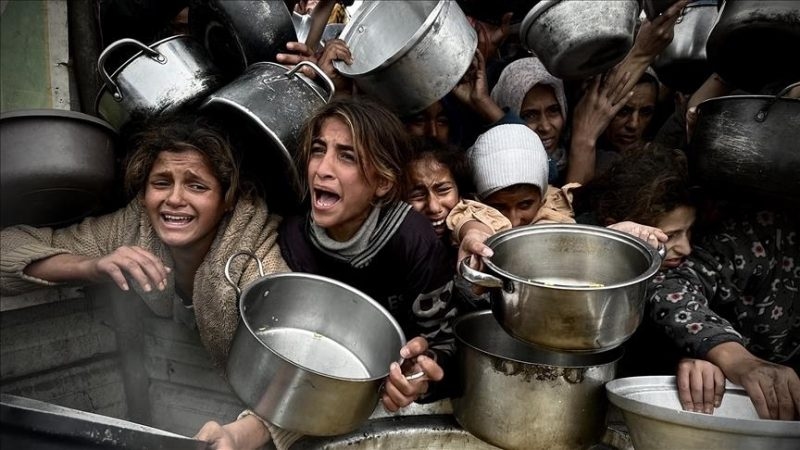 استشهاد 26 فلسطينيا أثناء انتظار المساعدات في غزة وفق الدفاع المدني