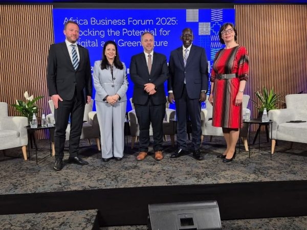 الوزيرة أمل الفلاح السغروشني تستعرض تجربة المغرب الرقمية في منتدى الأعمال الإفريقي بإستونيا