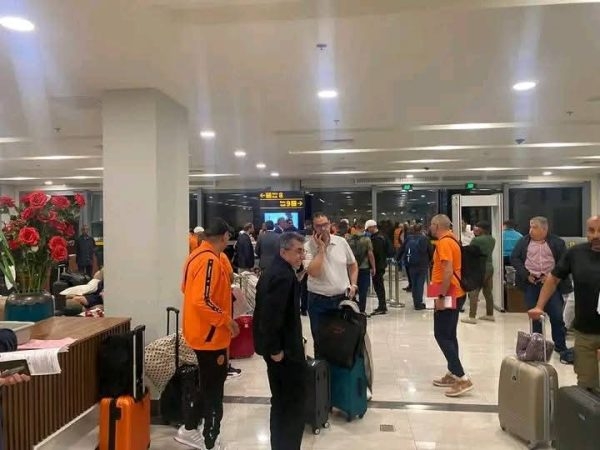 كأس الكونفدرالية: بعثة نهضة بركان عالقة بمطار زنجبار منذ ساعات