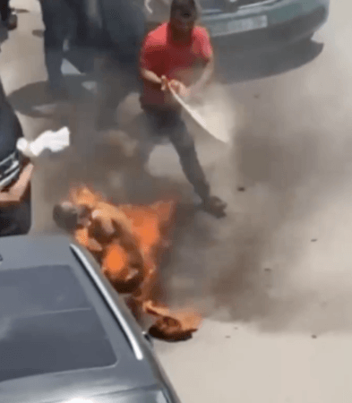 طنجة: تاجر يضرم النار في نفسه بسبب ضائقة مالية