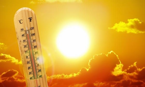 نشرة إنذارية: طقس حار وزخات رعدية مصحوبة بتساقط للبرد وبهبات رياح مرتقبة بعدد من المناطق
