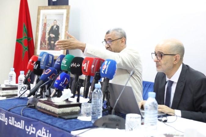 "البيجيدي" يتهم حكومة اخنوش بالتخلي عن التزاماتها الاجتماعية