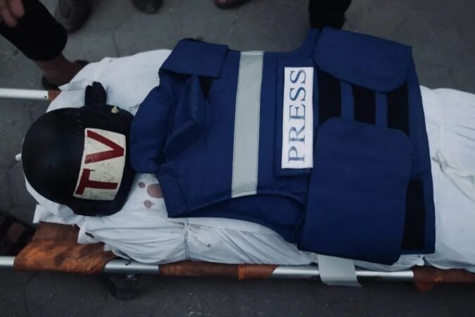 مقتل 4 صحفيين من قناة الجزيرة في عدوان إسرائيلي على غزة.. ونقابة الصحافة المغربية تدين الجريمة
