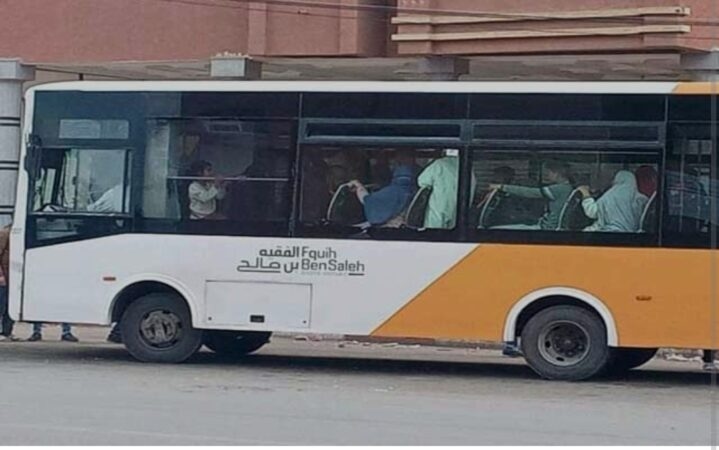 سائقو حافلات النقل العمومي بالفقيه بن صالح يضربون عن العمل جراء تفاقم مشاكلهم الاجتماعية