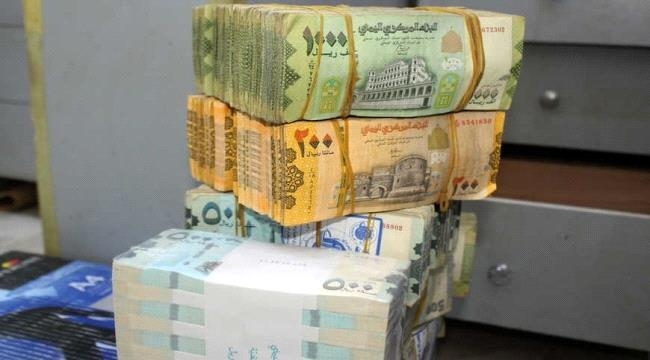انهيار تاريخي للريال.. ومختص اقتصادي يكشف الأسباب الجوهرية لذلك الإنهيار