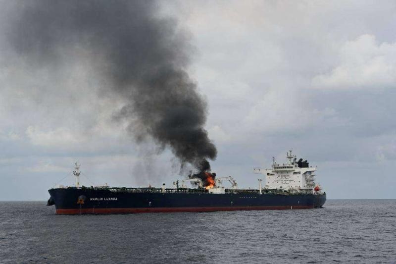 الحوثيون يعلنون غرق السفينة المستهدفة في البحر الاحمر "ماجيك سيز" بشكل كامل