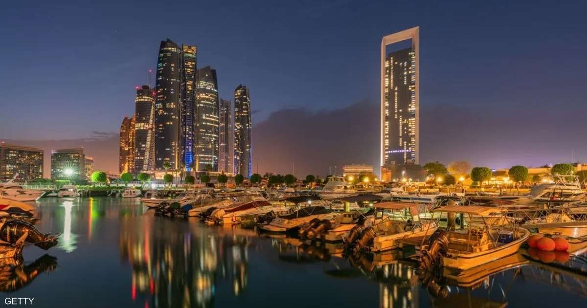 الإمارات تتصدر العرب وتتفوق عالميًا في تقرير السعادة 2025