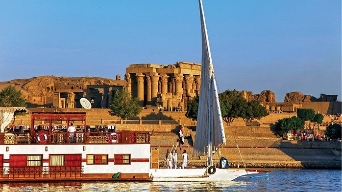 Humidity reaches its highest levels, as very hot weather grips Egypt on Sunday