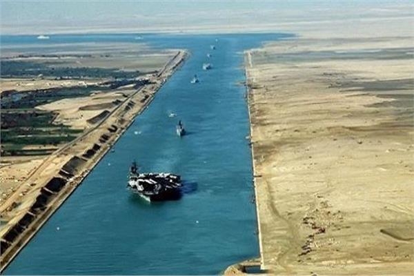 Suez Canal mulls 15% discount on transit fees, authority chief