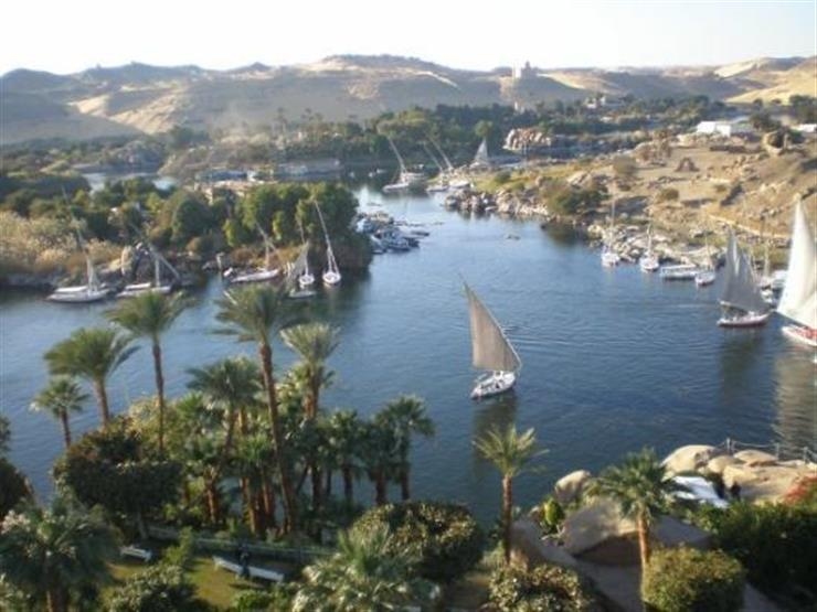 Hot, humi weather continues across Egypt on Wednesday