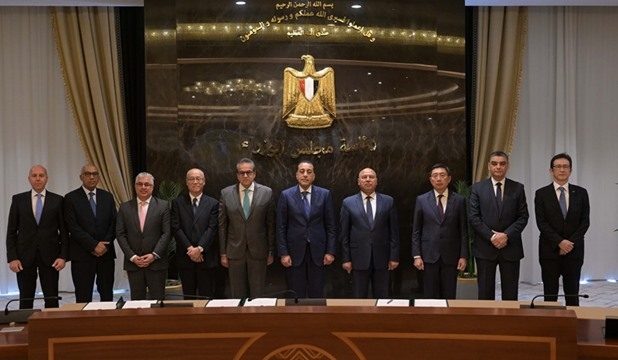 PM Witnesses Agreement to Build Blood Bag Factory in Suez Economic Zone