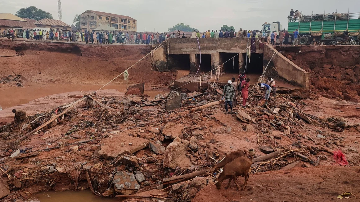 At least 150 killed as deadly floods hit Nigerian town