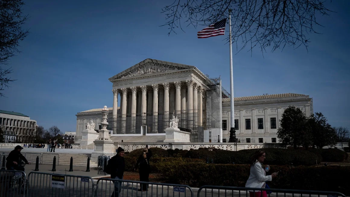 Supreme Court blocks Trump from restarting Alien Enemies Act deportations