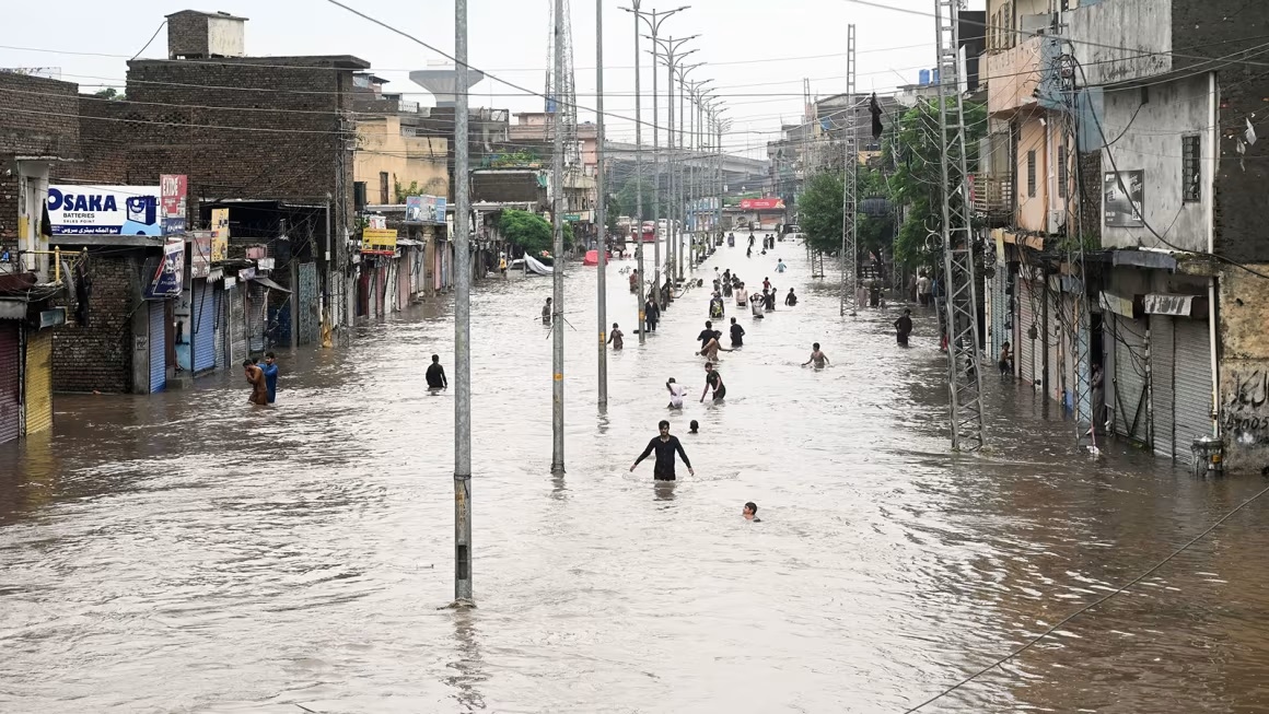 Children make up half of more than 170 killed in Pakistan floods